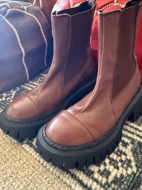 L'INTERVALLE Brown Leather Chunky Lug Lace-Up Boots